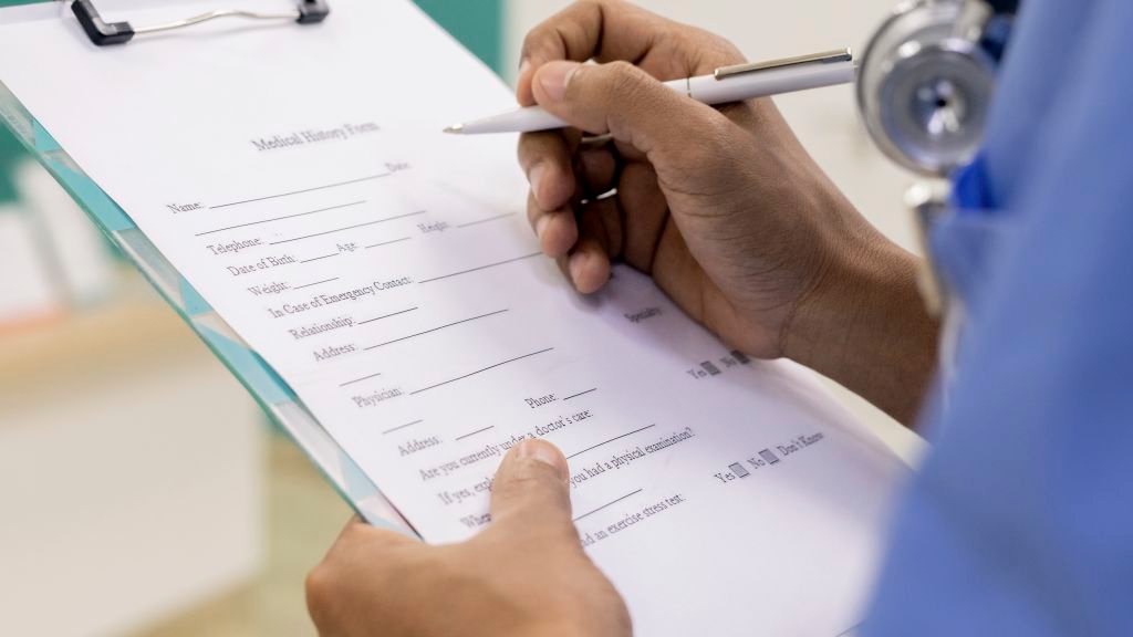 Atestados médicos reduzem as férias? Saiba a verdade sobre a lei trabalhista